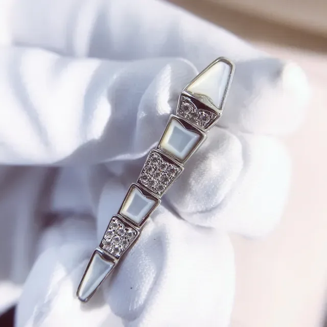 Bvlgari Serpenti Viper Brincos Geométricos Facetados de Esmalte e Diamantes 2
