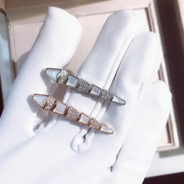Bvlgari Serpenti Viper Brincos Geométricos Facetados de Esmalte e Diamantes 4