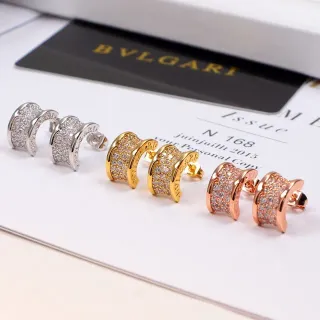 Bvlgari তিন সারি পেভ কার্ভ স্টাড ইয়ারিংস
