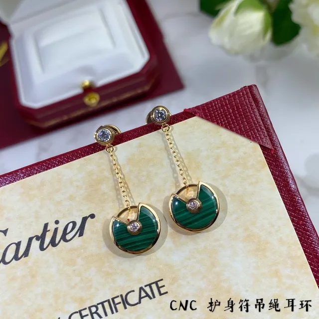 Cartier Amulette de Cartier Boucles d'oreilles à chaîne dorée 2