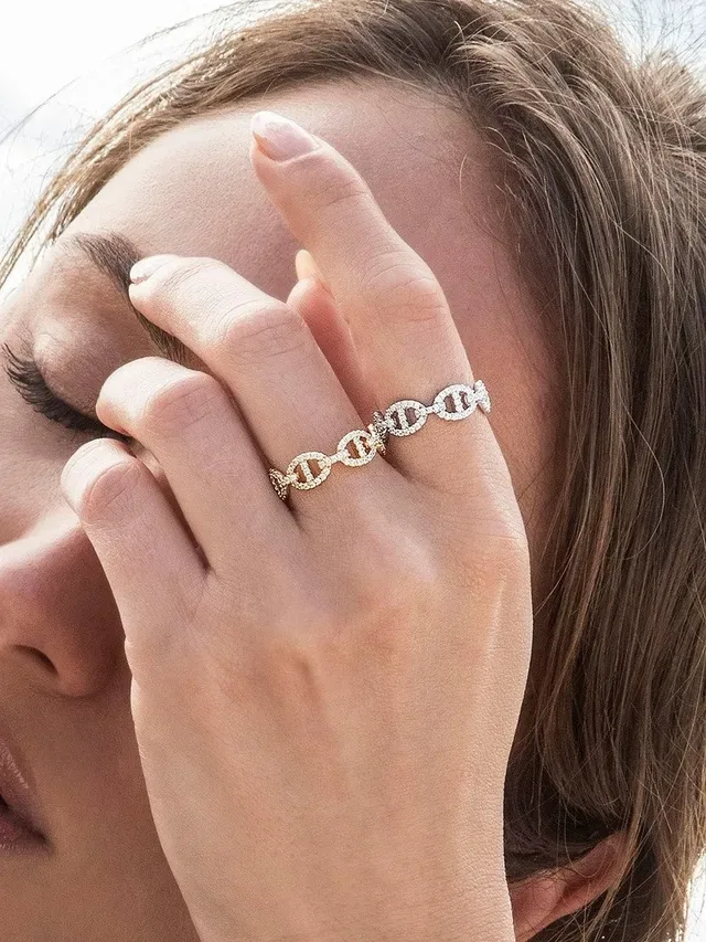 Bague Cartier Or Navy Motif Oval Interlocké avec Pierres Pavé 2