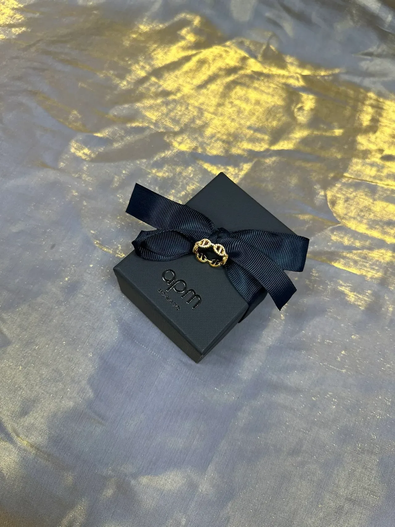 Bague Cartier Or Navy Motif Oval Interlocké avec Pierres Pavé 7