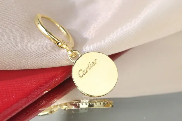 Cartier Boucles d'oreilles de disque circulaire en or et argent avec halo de cristal pavé 6