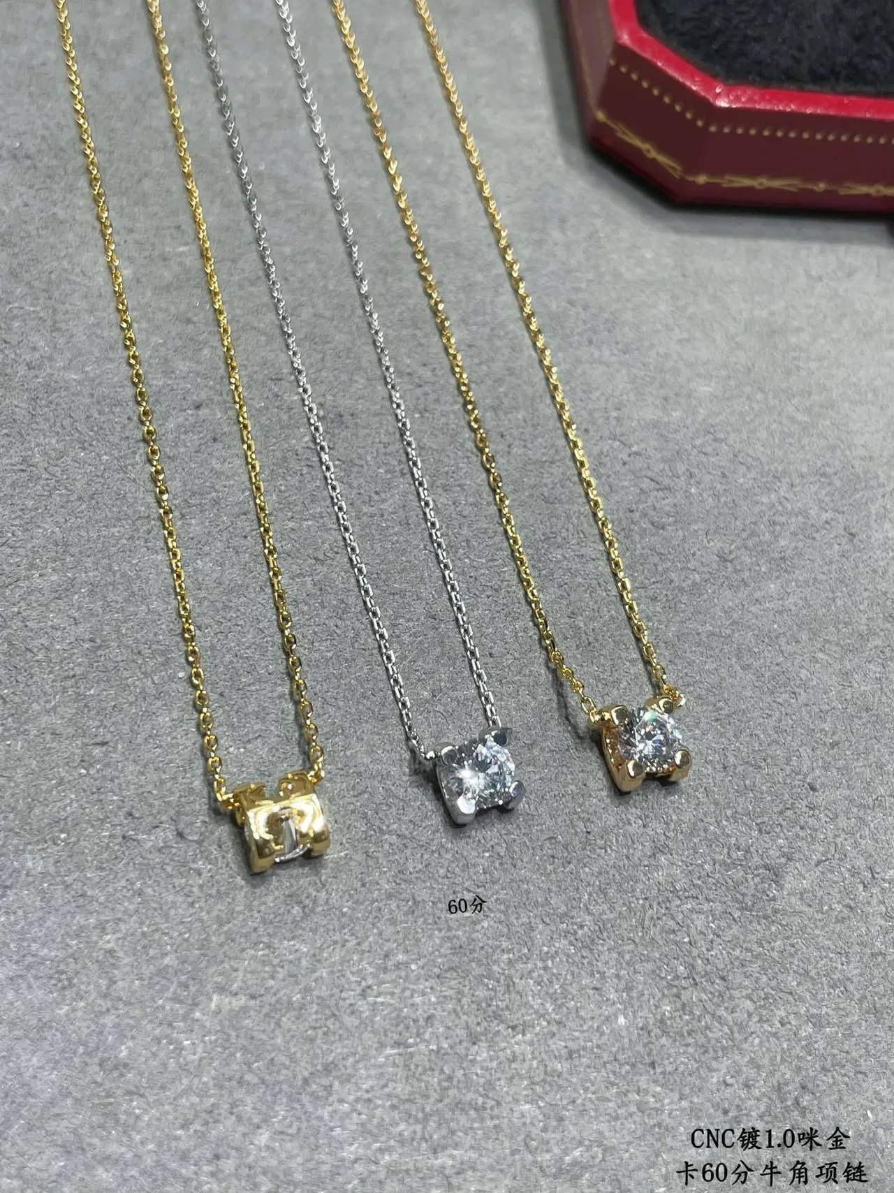 Cartier Pendentif Solitaire à Quatre Griffes en Or et Argent Collier 2