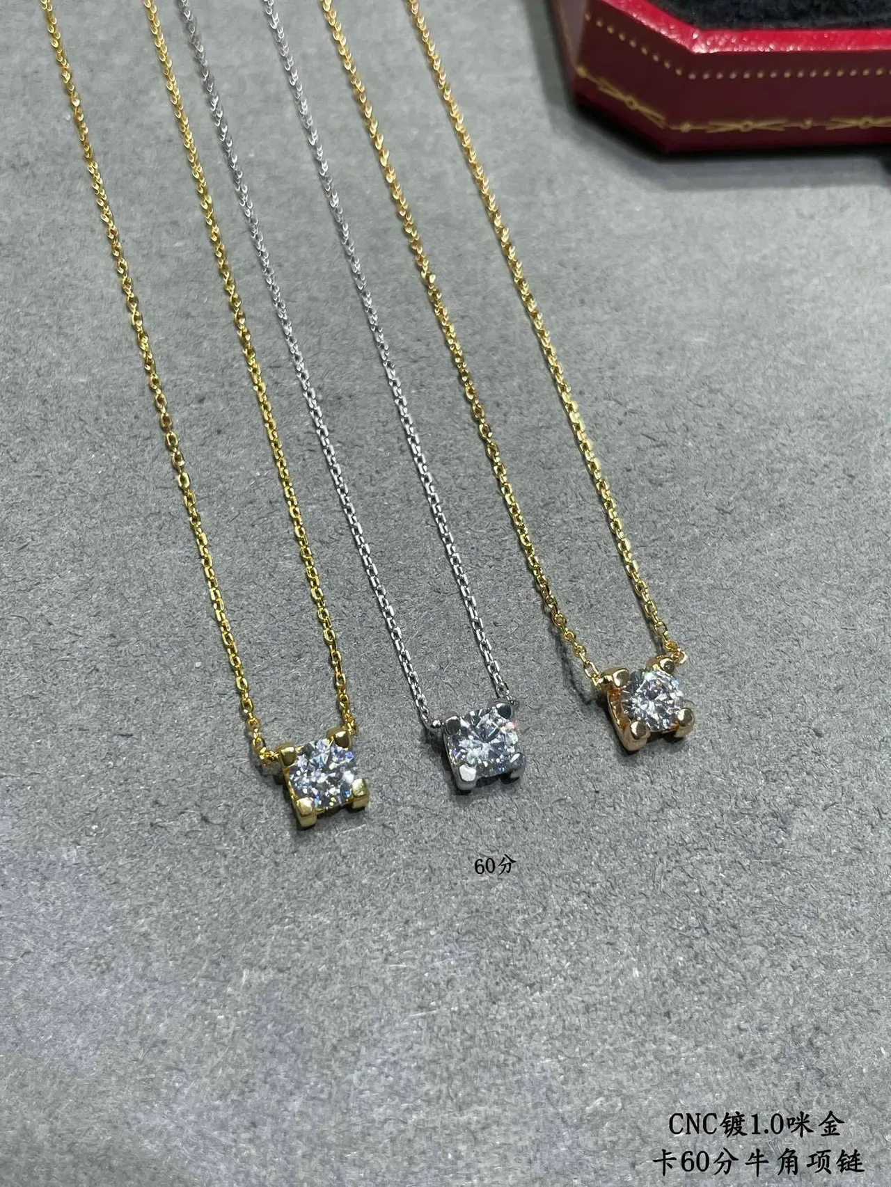Cartier Pendentif Solitaire à Quatre Griffes en Or et Argent Collier 3