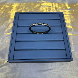 Cartier Juste un Clou काली धातु चैनल-स्थापित पत्थर कंगन