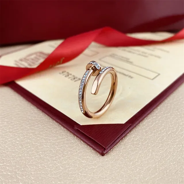Bague Cartier Juste un Clou Pavée Or 4