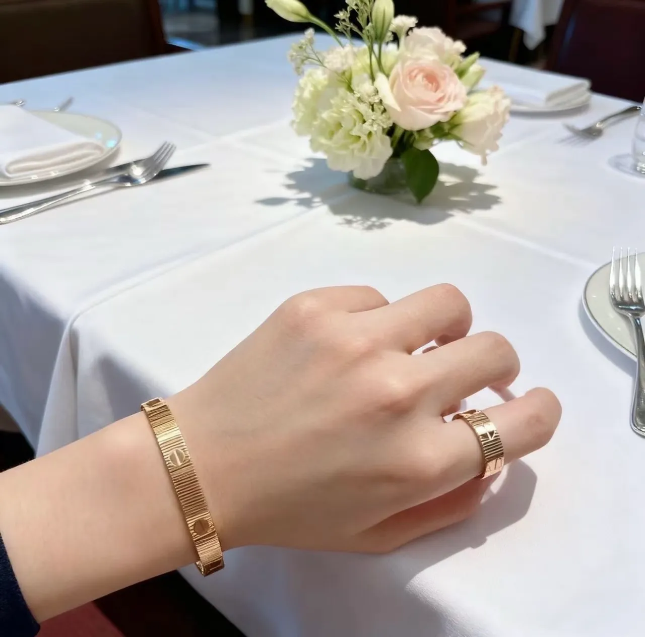 Cartier Juste un Clou Bracelet en or texturé 2
