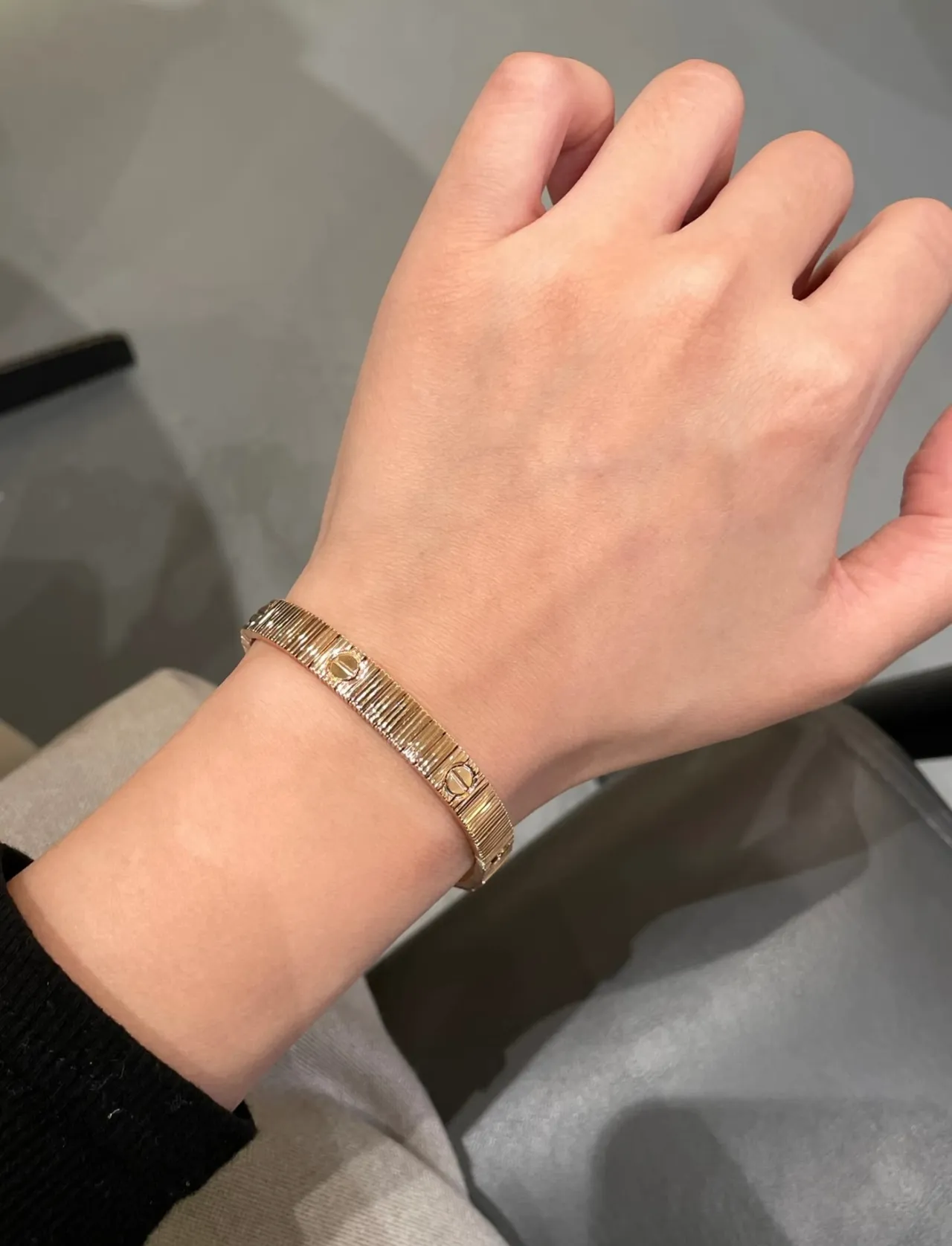 Cartier Juste un Clou Bracelet en or texturé 4