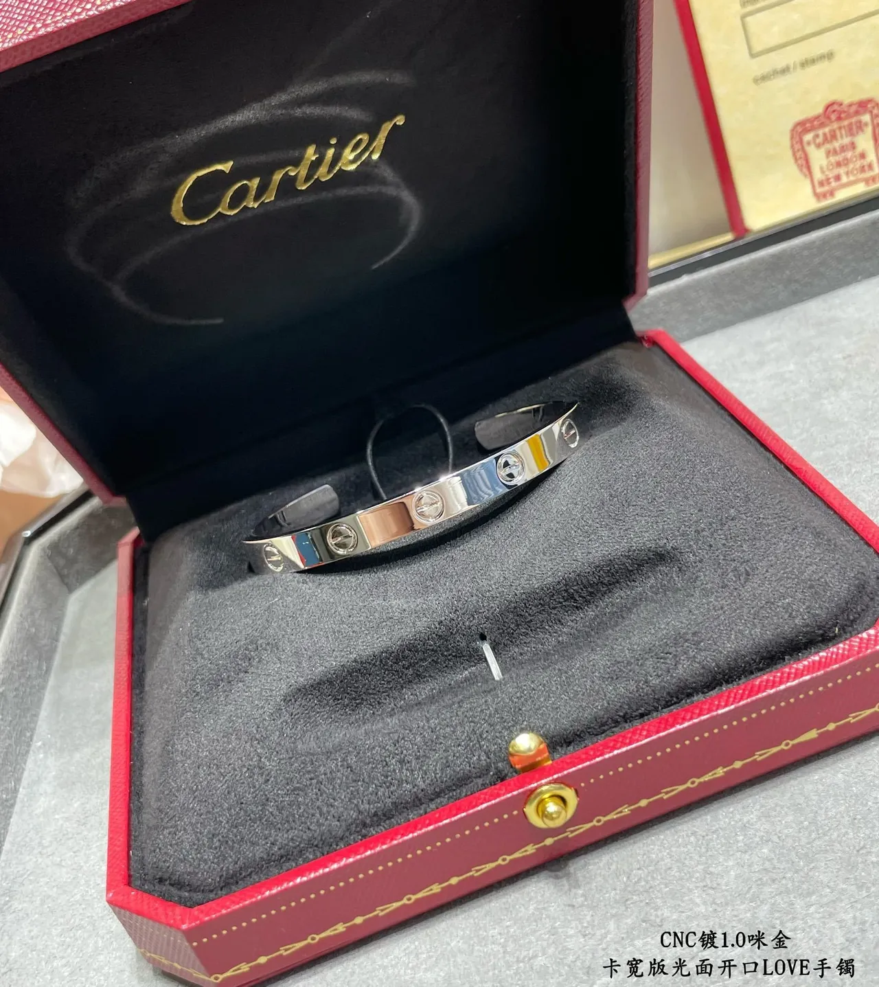 Cartier Love Bracelet bracelet rigide motif vis en ton doré poli 3
