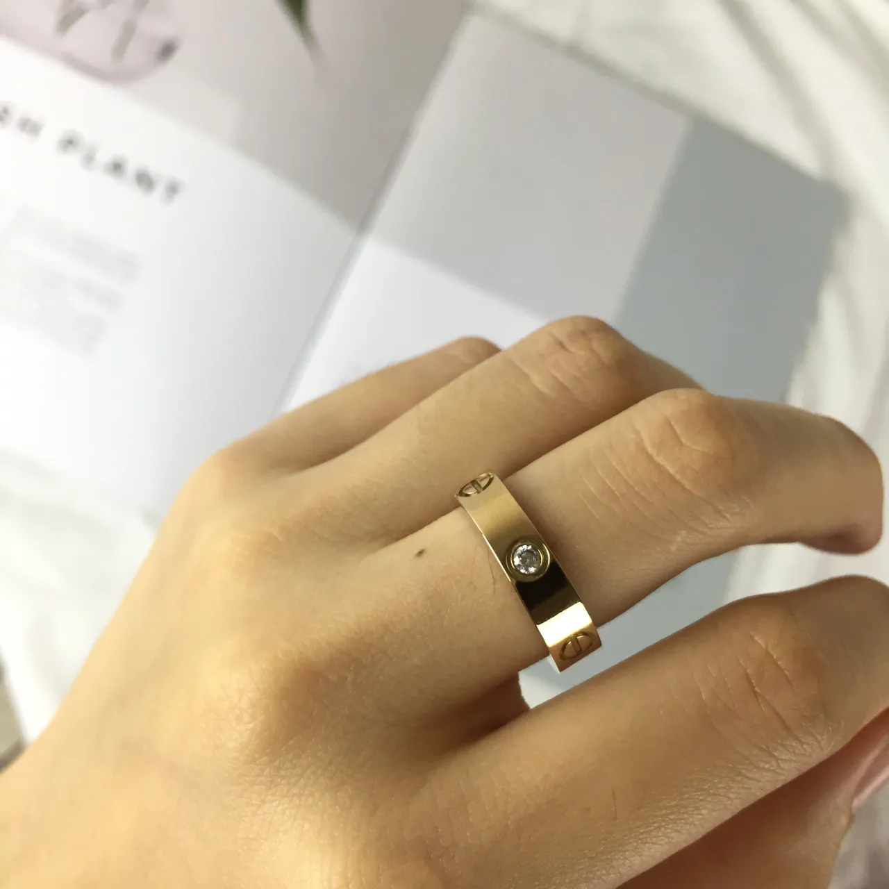 Cartier Love Ring Bague en or jaune diamant unique 4
