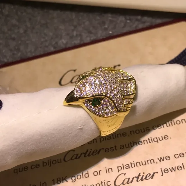 Anel Cartier Panthère cabeça de pantera Pavé diamantes e esmeraldas 5