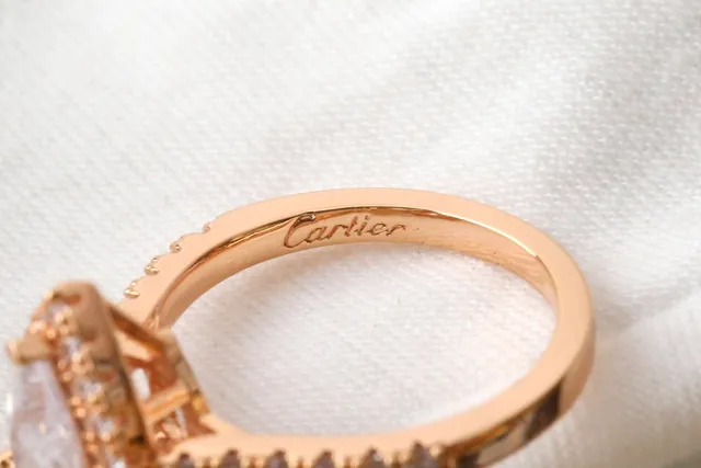 Cartier Bague diamant taille poire halo pavé 2