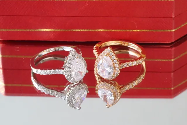 Cartier Bague diamant taille poire halo pavé 3