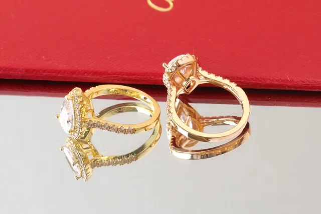 Cartier Bague diamant taille poire halo pavé 4