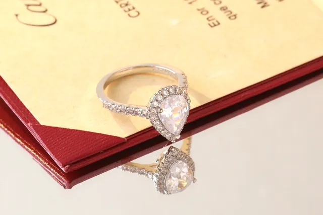 Cartier Bague diamant taille poire halo pavé 5
