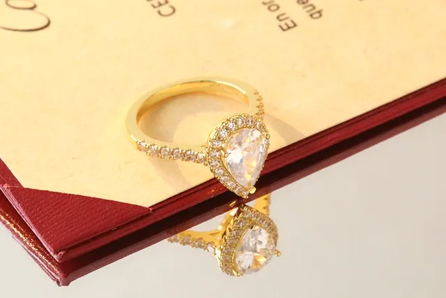 Cartier Bague diamant taille poire halo pavé 6