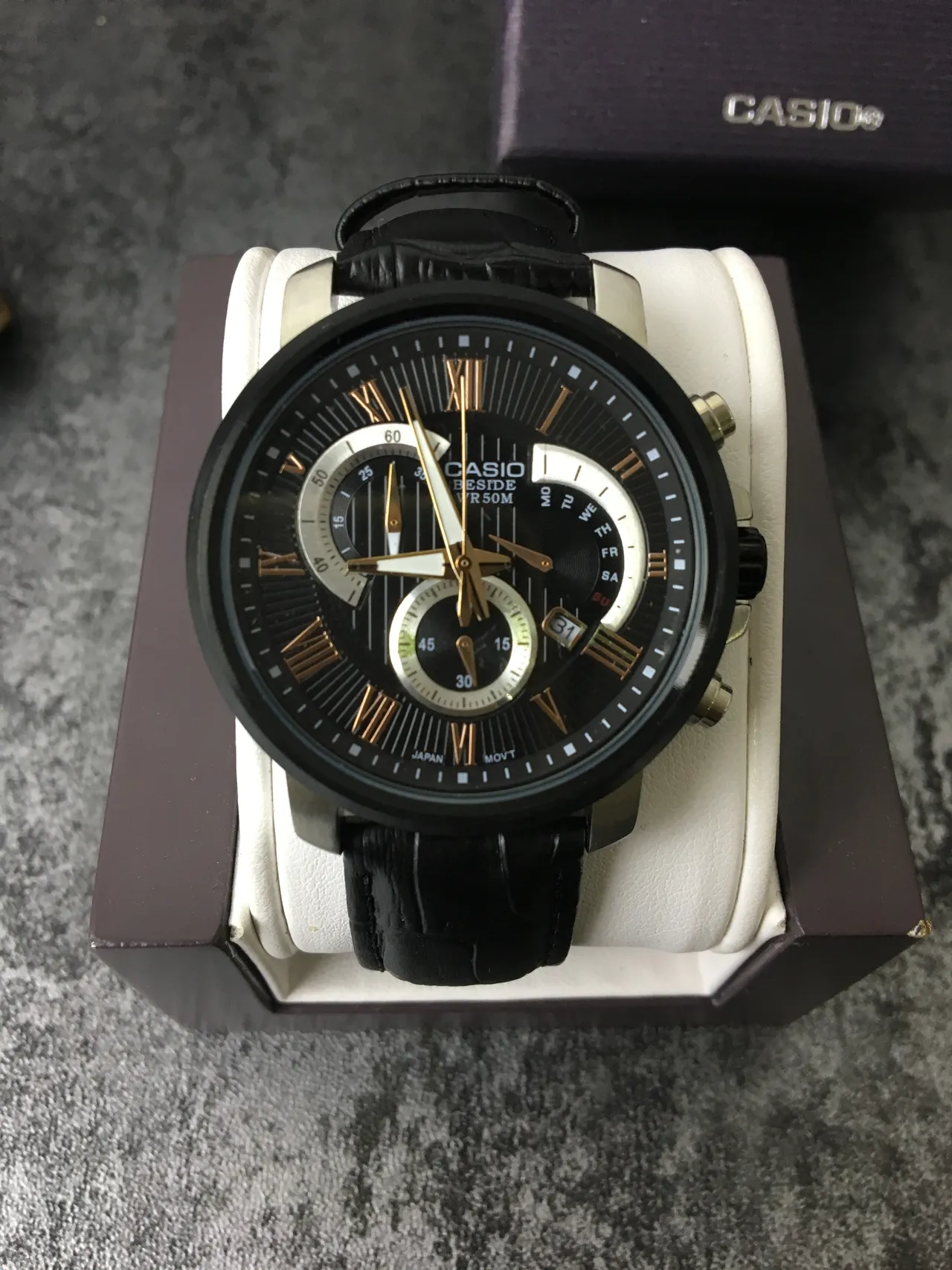 Casio Beside Chronograph Cadran Noir Accents Dorés Montre Quartz 2