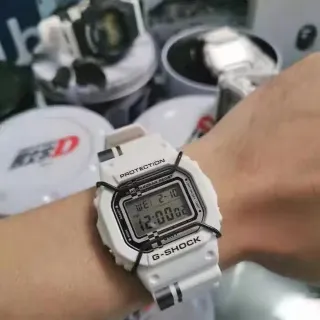Casio G-Shock DW-5600 ساعة رياضية أبيض وأسود