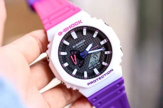 Casio G-Shock GA-2100 Montre sportive Blanc Rose Violet 3