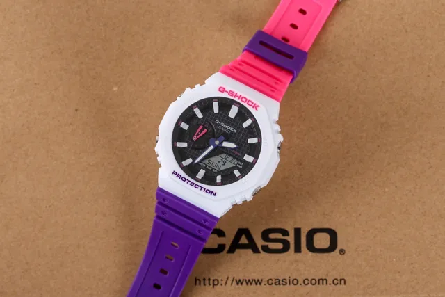Casio G-Shock GA-2100 Montre sportive Blanc Rose Violet 8