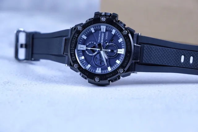 Casio G-Shock GST-B400 Cadran Bleu Résine Noire Montre Sport 2