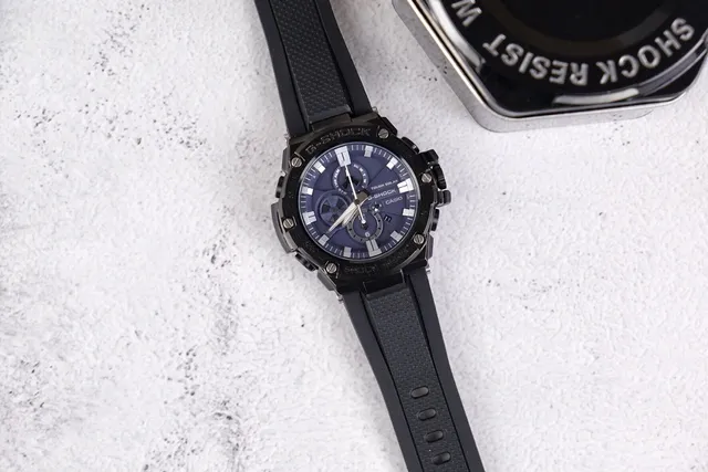 Casio G-Shock GST-B400 Cadran Bleu Résine Noire Montre Sport 3