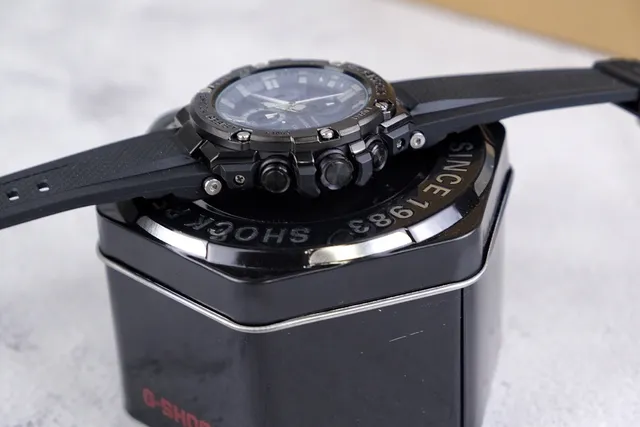 Casio G-Shock GST-B400 Cadran Bleu Résine Noire Montre Sport 4