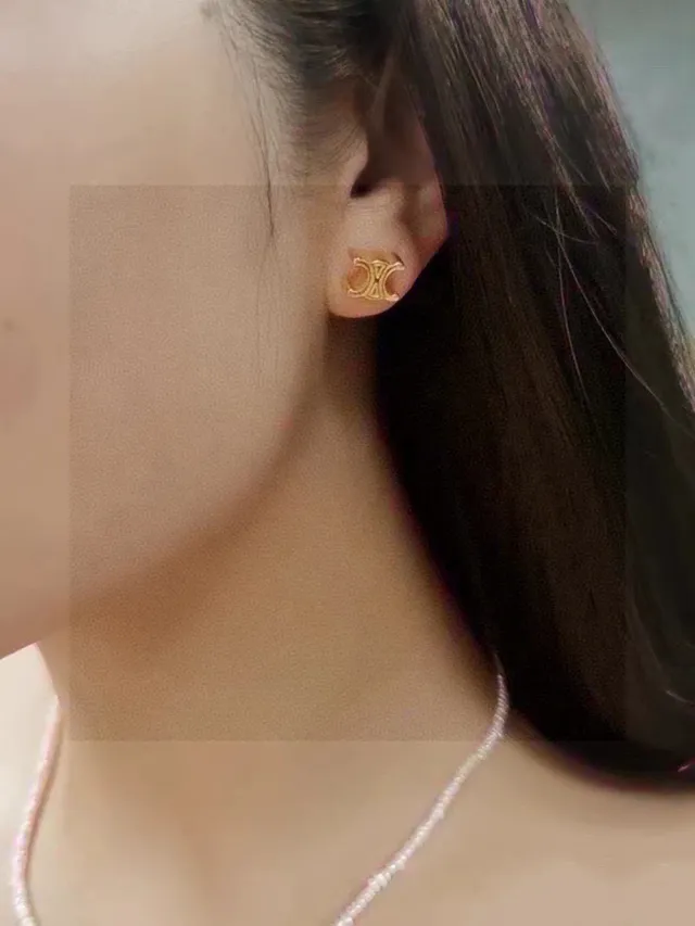 Celine Triomphe 互锁双C 镀金耳钉 8