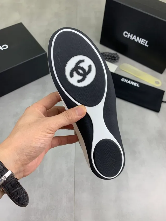 Chanel Beige Black Off-White Leather Upper Speckled Laces Sneakers 2