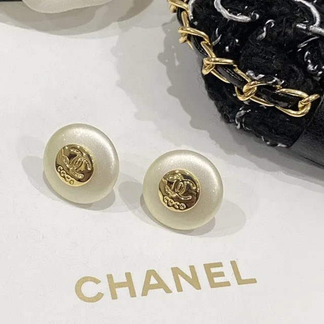 Chanel Black Gold Tweed Chain Bag 2