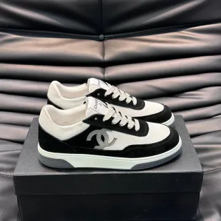 Chanel 黑色白色低帮麂皮和皮革拼面生活方式运动鞋