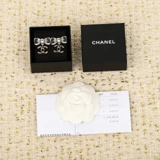 Chanel 蝴蝶结 CC Logo 透明树脂耳环