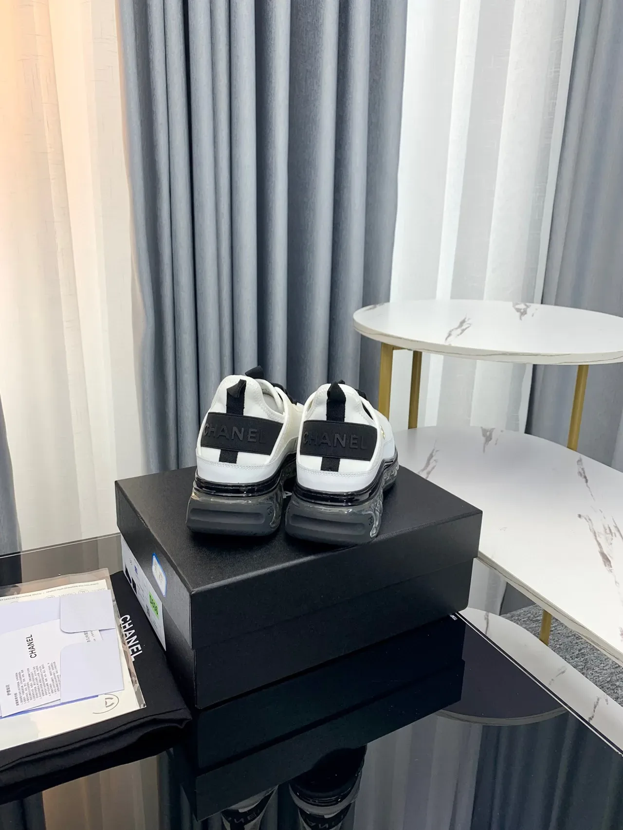 Chanel Tênis com Solado de Bolha Branco Preto Dourado Lifestyle Sneakers 5