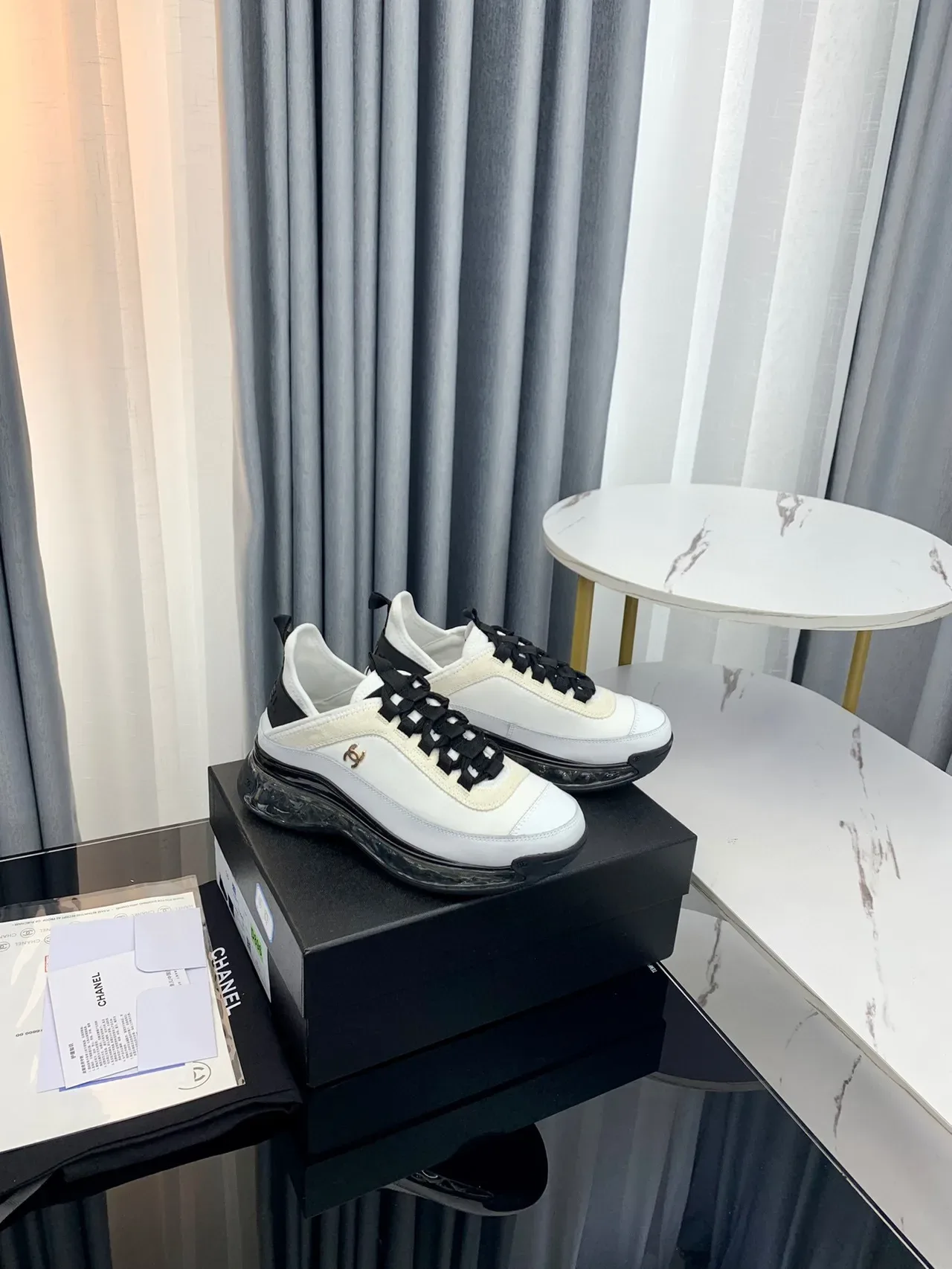 Chanel Tênis com Solado de Bolha Branco Preto Dourado Lifestyle Sneakers 6