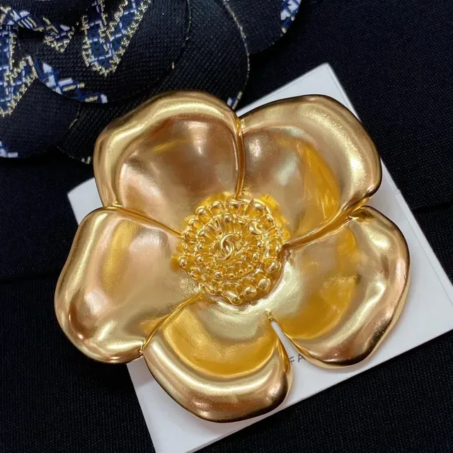 Chanel Camellia Broche Doré Métallique Fleur 9