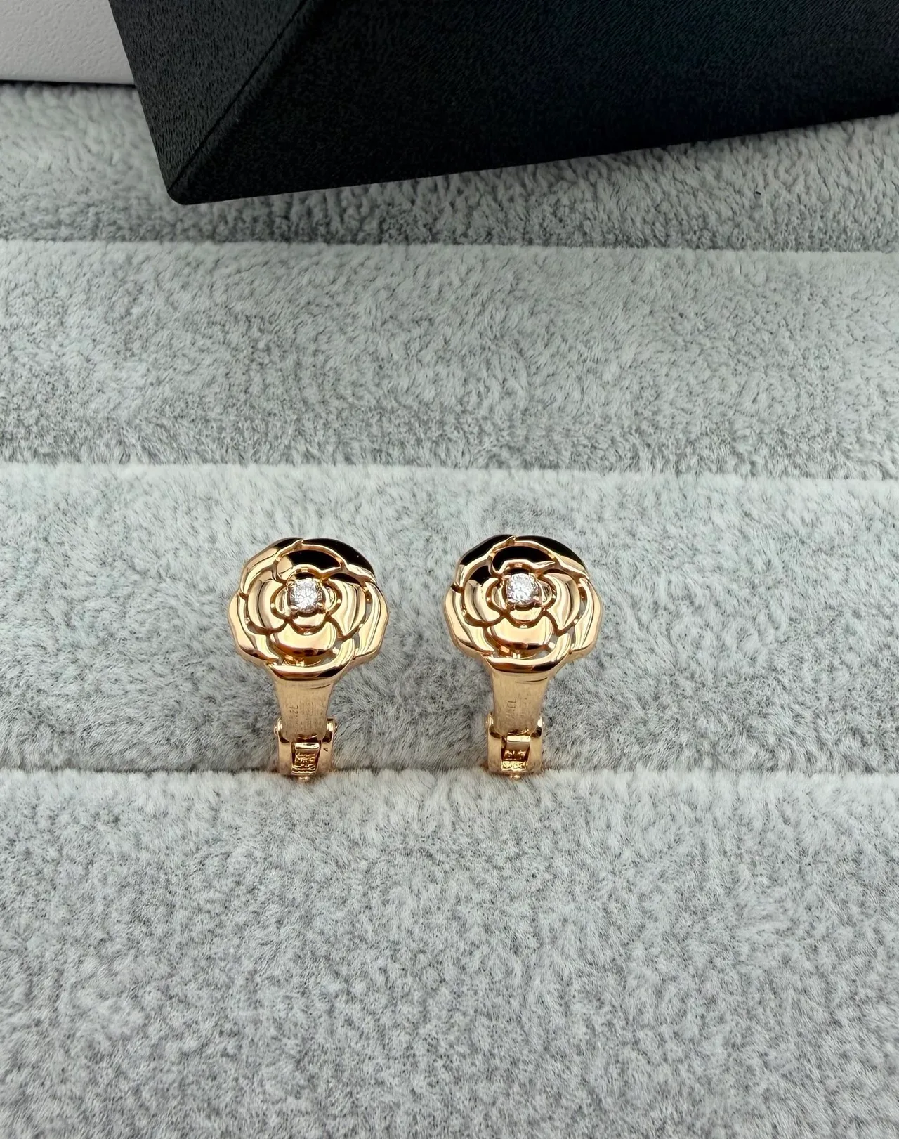 Chanel Camellia Dourado Prata Motivo Flor Hinged Clip-On Brincos 2