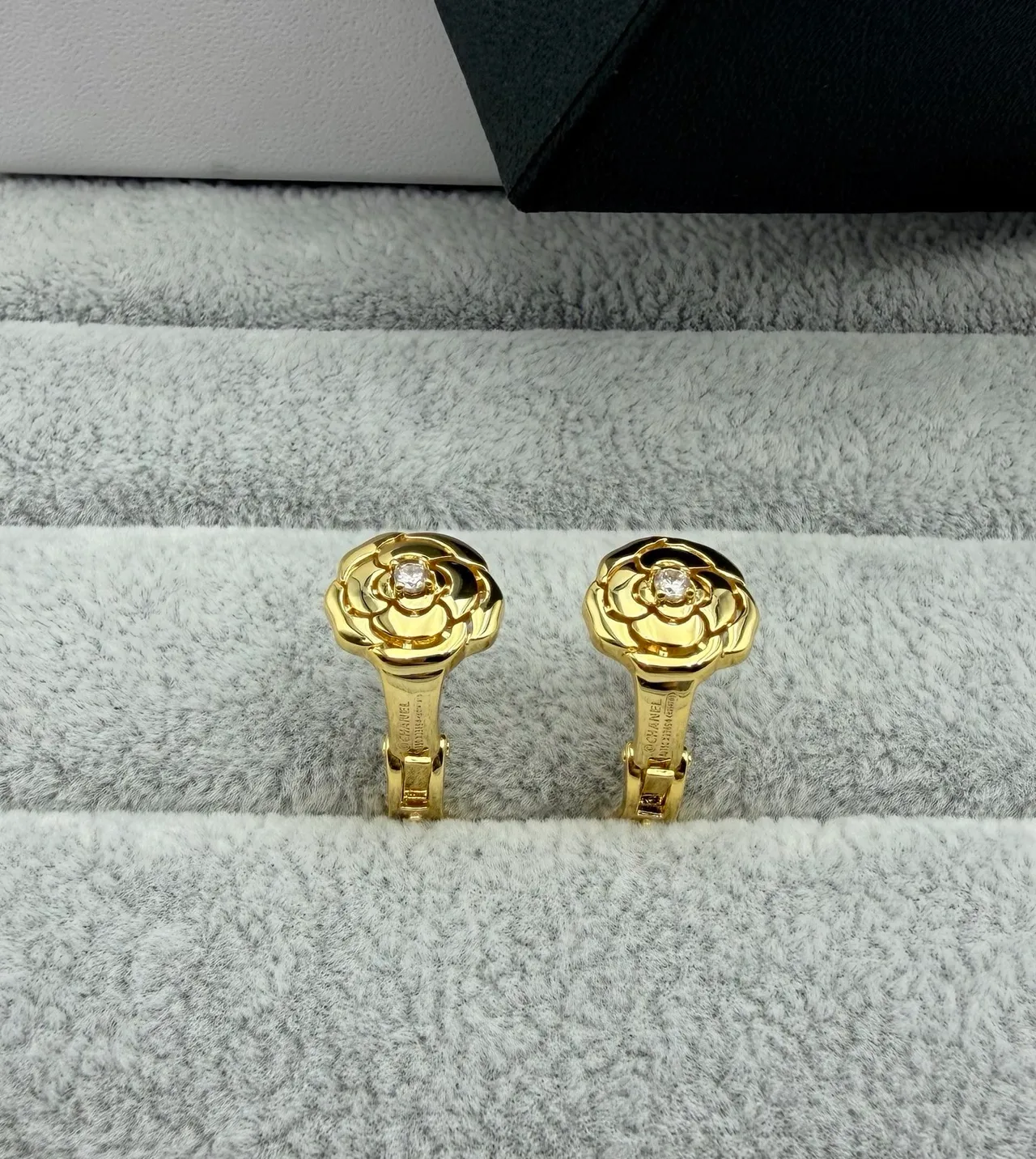 Chanel Camellia Dourado Prata Motivo Flor Hinged Clip-On Brincos 5