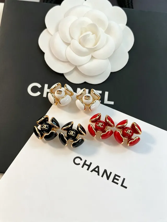 Chanel Camellia Ouro Branco Esmalte/Resina Brincos 4