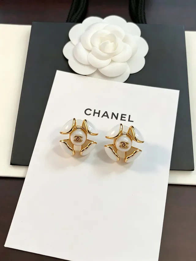 Chanel Camellia Ouro Branco Esmalte/Resina Brincos 7