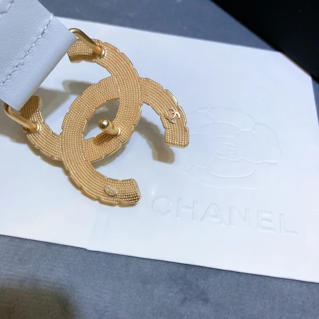 Chanel CC Belt White Gold Embellished Interlocking Buckle Pearl And Crystal Detail Leather Belt 5