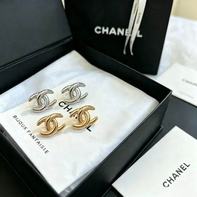 Chanel CC Gold Black Interlocking Logo Polished Metal Earrings 3