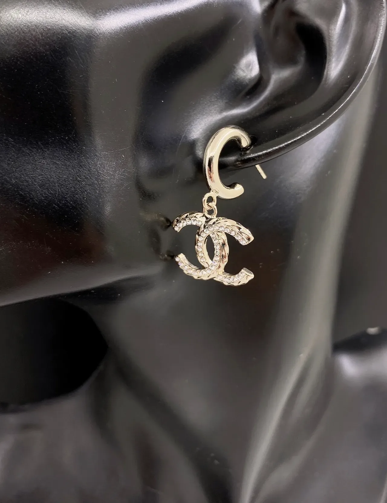 Chanel CC Logo Pavé Crystal Boucles d'oreilles à créoles dorées 5
