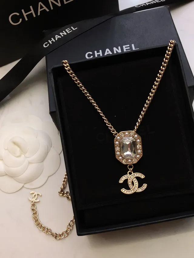Chanel CC Necklace Gold White Curb Chain Octagonal Crystal Centerpiece Necklace 7