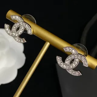 Chanel CC Pavé 水晶金色耳钉