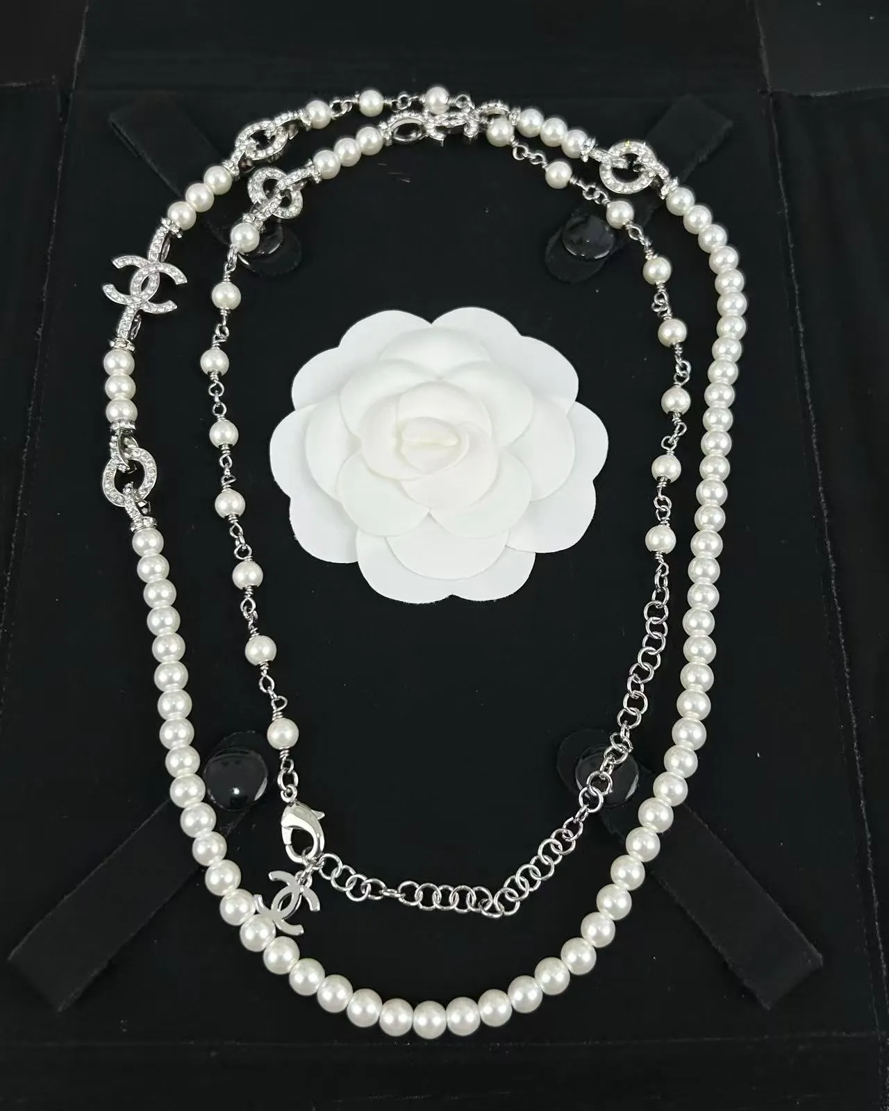 Chanel Classic Pearl Necklace White Silver Strand Interlocking CC Logo Links Necklace 6