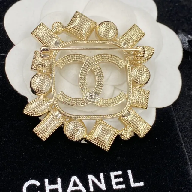 Chanel Crystal-Embellished Interlocking CC Brooch 2
