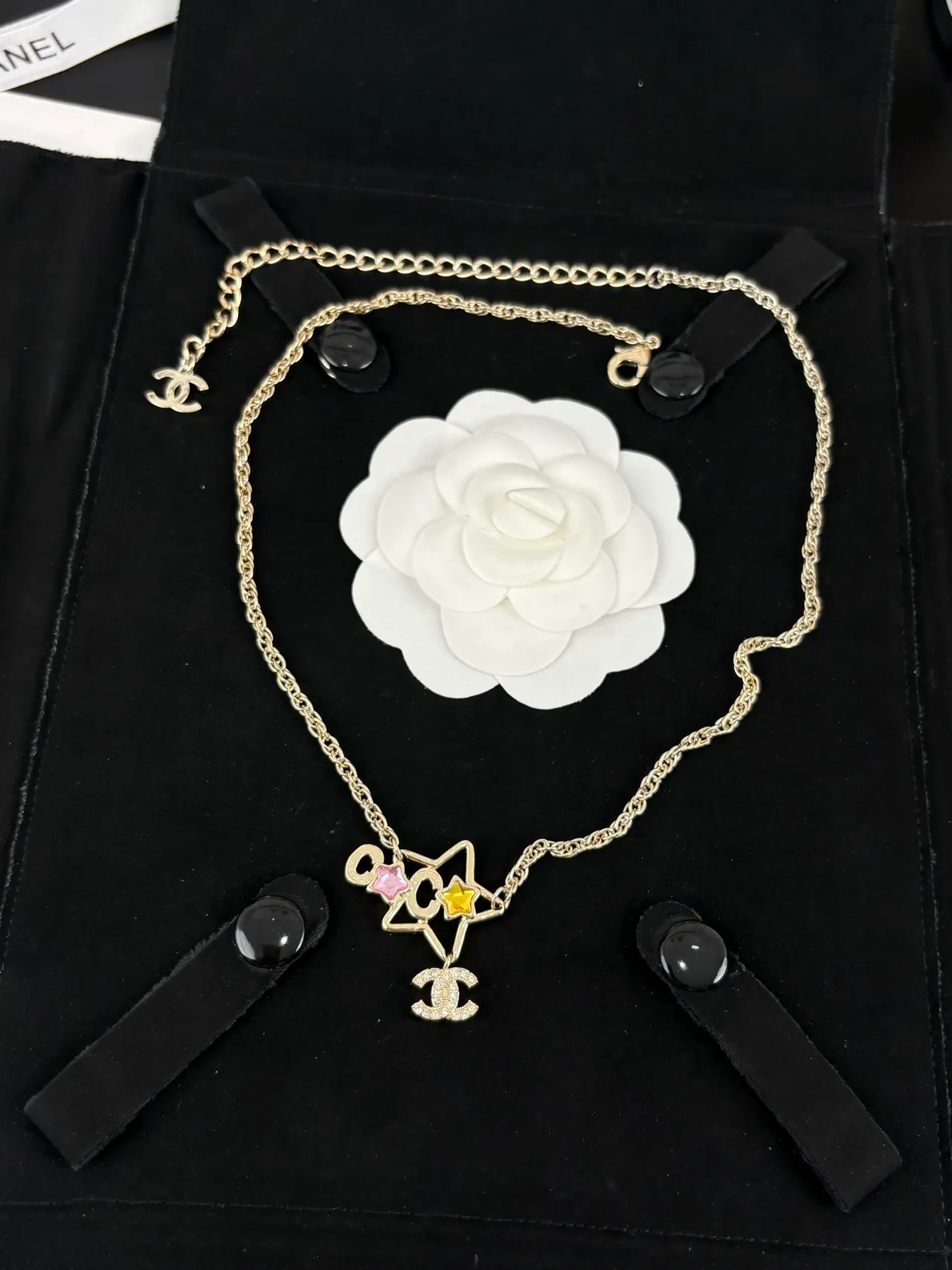 Chanel Colar Corrente Dourada Multicor com Esmalte e Acentos de Estrela 7