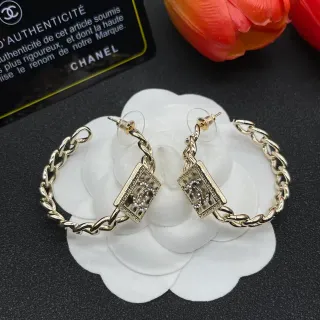 Chanel स्वर्ण चांदी ट्विस्टेड कर्ब चेन आयताकार सीसी प्लेक ईयररिंग्स