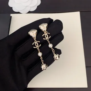 Chanel 金白金属珍珠下坠耳环